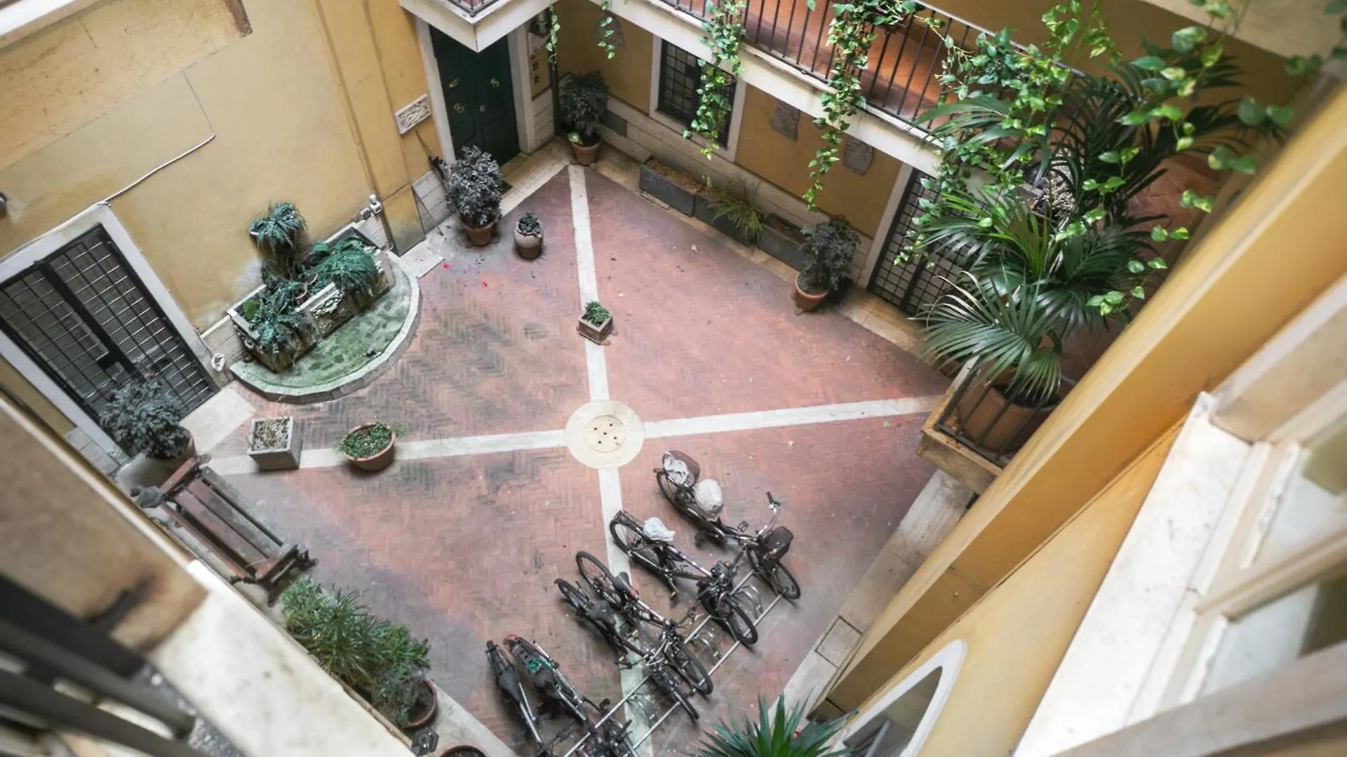 Colosseum Monti Large Flat Rome Apartment