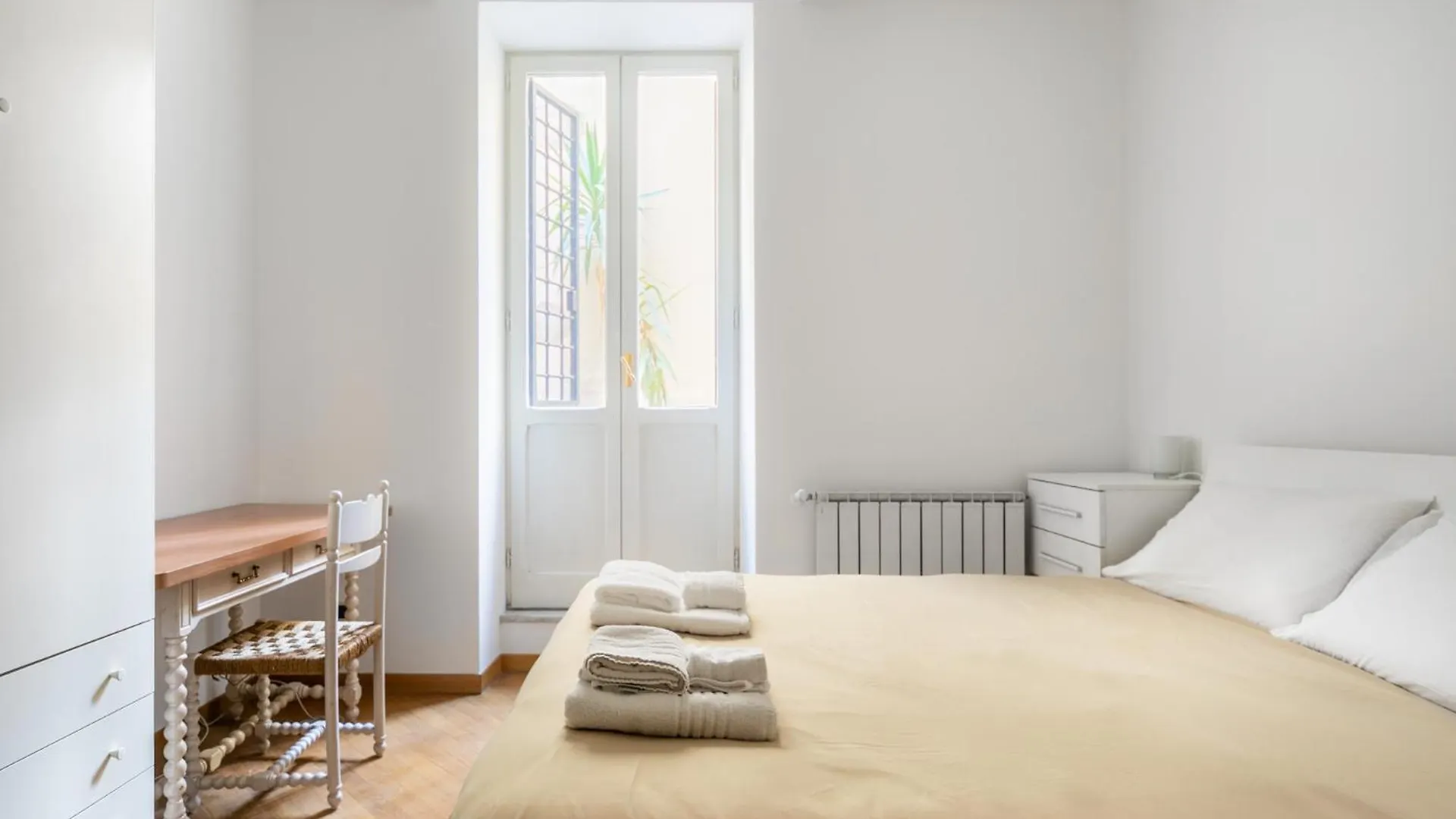 Апартаменты Colosseum Monti Large Flat Рим Италия
